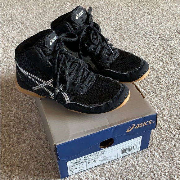 asics youth wrestling shoes